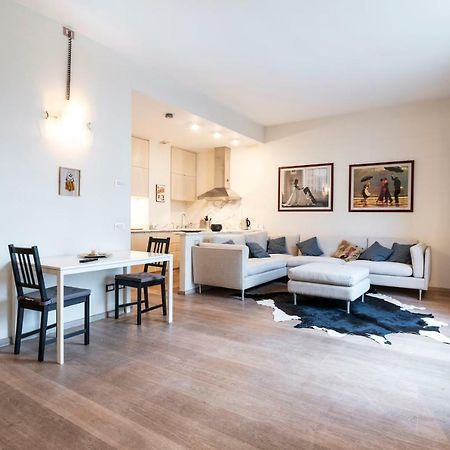 Santo Stefano Luxury Apartment Милано Екстериор снимка