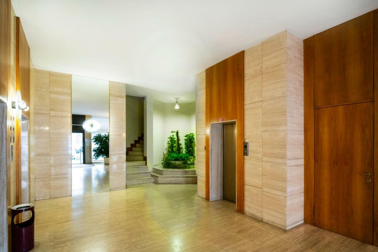 Santo Stefano Luxury Apartment Милано Екстериор снимка