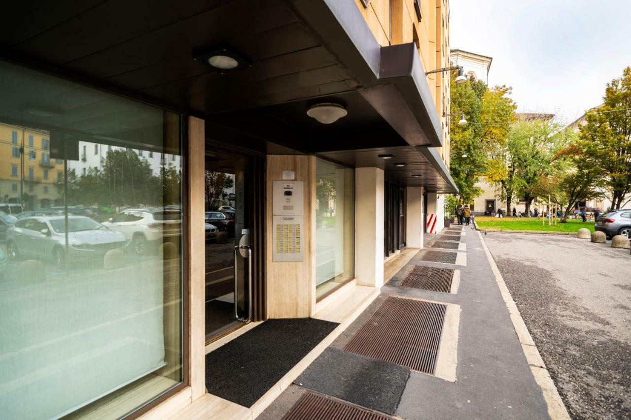Santo Stefano Luxury Apartment Милано Екстериор снимка